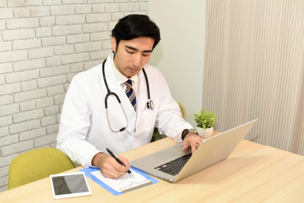 オンラインや電話で相談できるクリニックも